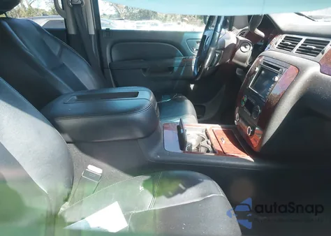 2010 Chevrolet Tahoe Ltz z USA, uszkodzony, nr VIN 1GNUCCE09AR191635